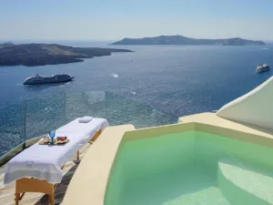 Fira Deep Blue Suites