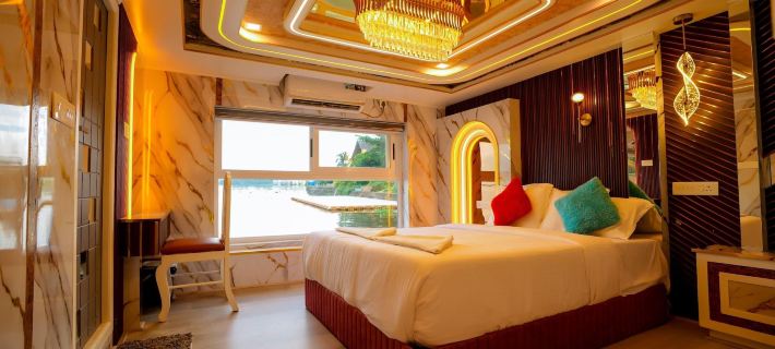 Beach Paradise Day Cruise Houseboat Hotels in Alleppey