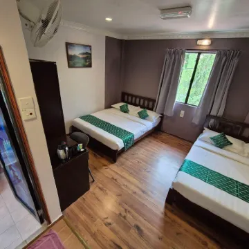 Hotel Sentosa Hotel berhampiran Azam's Orange Farm Campsite