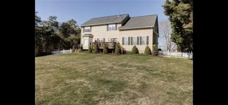 Waterview Lake Anna home, boat slip, beach, fire pit, 1-acre, deck