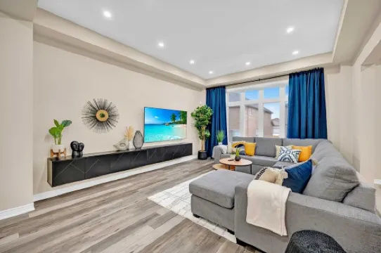 22min drive to Niagara. Sleeps 10. 1GB. 5 Bd/4 Bth