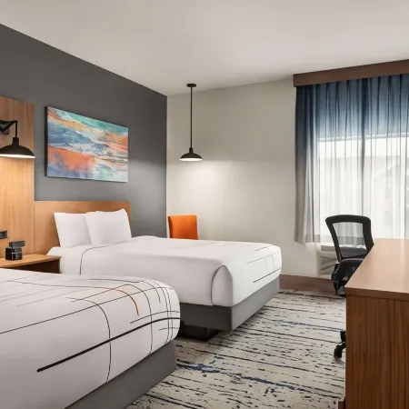 La Quinta Inn & Suites by Wyndham Austin South