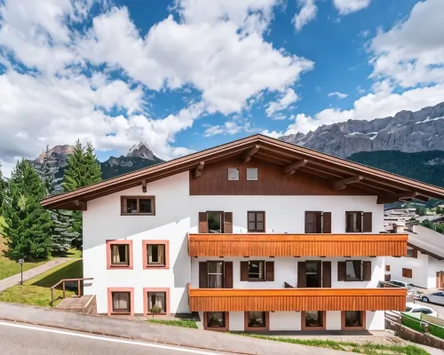 Apartments Lores Hotels in Selva