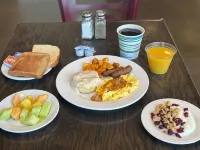 Plaza Hotel Denver Central - sarapan