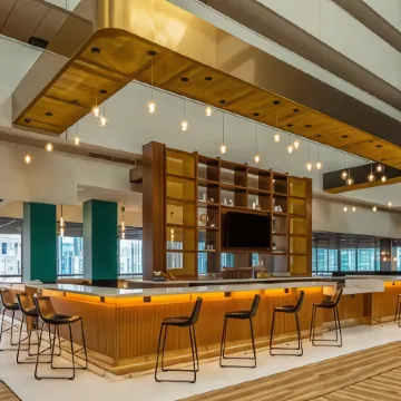 Voco Chicago Downtown - Riverwalk by IHG Отели рядом с достопримечательностью «Голд-Кост»