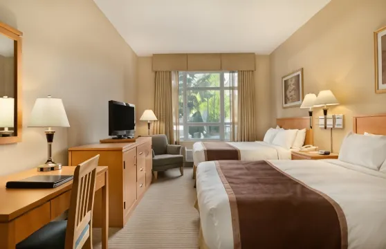 納奈莫華美達酒店