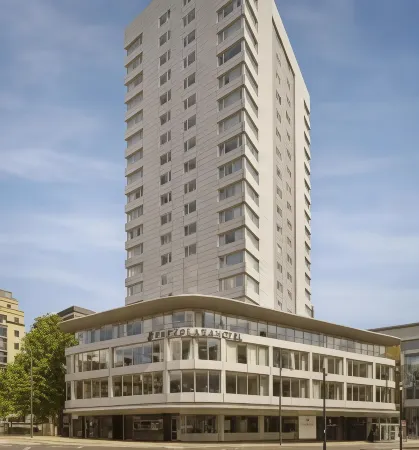 Park Plaza Leeds Отели рядом с достопримечательностью «Лаидло Лайбрари, Юниверсити оф Лидс»