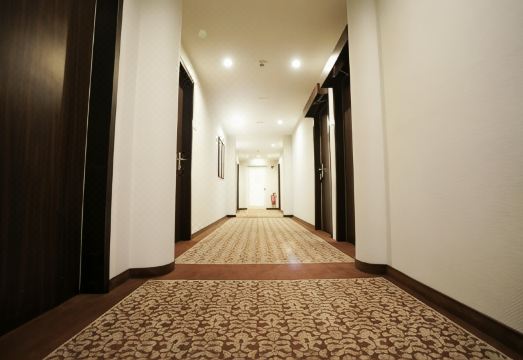 아트리움 호텔 객실 내부