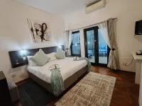 Point B Guest House -Sustainable Solar Energy - Water Park