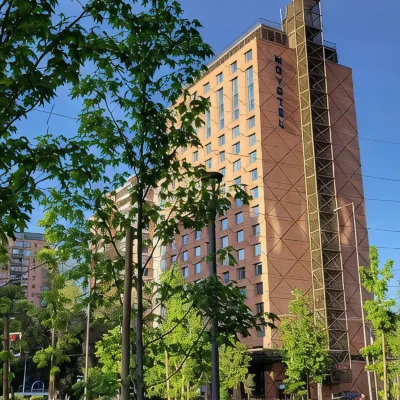 Novotel Santiago Las Condes Отели рядом с достопримечательностью «Беллависта»
