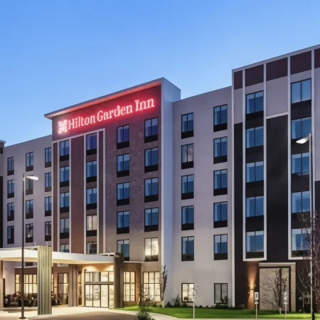 Hilton Garden Inn Pittsburgh Area /Beaver Valley Отели рядом с достопримечательностью «Beaver County Beverage»
