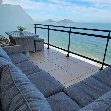 Enjoy Sunsets - Peaceful1BR condo right on the beach