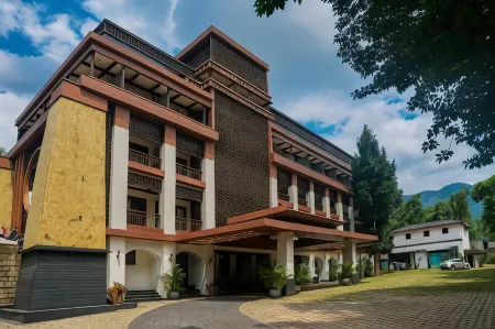 Pleasant Tree Hotels - Luxury Stay Amidst Nature