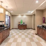 希爾頓歡朋飯店-石泉