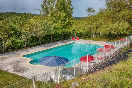 Le Manoir de St Marcel Отели в г. Сент-Фуа-де-Лонга