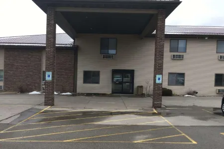 AmericInn by Wyndham Viroqua Отели в г. Вироква