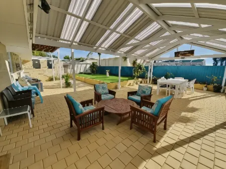 Palm Beach Guest House Отели в г. Рокингем