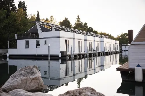 Dream Houseboat by the Sea with Whirlpool - 3-نجوم