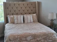 Charming 2-Bedroom Apartment in Downtown Manor Hotels in Manor