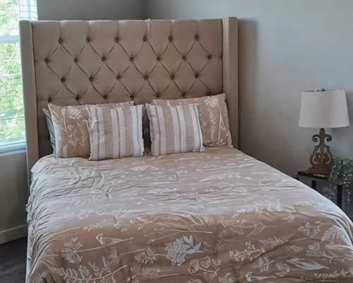 Charming 2-Bedroom Apartment in Downtown Manor Hotels in Manor