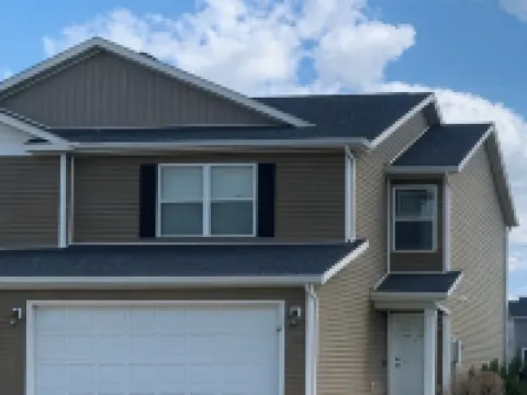Welcome to Molly’s Place! 3-bedroom waterfront townhome in Mandan Ξενοδοχεία στην πόλη Mandan