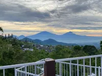 Cepogo Cabin Mangli Cabin Keluarga & Syariah Hotels in Magelang Regency