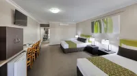 Drovers Motor Inn - parking