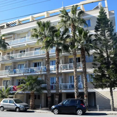 Pelides Apartments