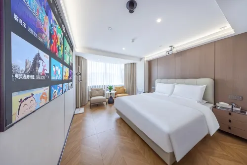 Lvju Smart Homestay (Zhangye Road Pedestrian Street)