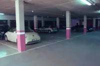 Num Hotel - parking