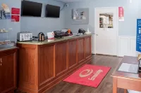 Econo Lodge Inn & Suites South - Parking