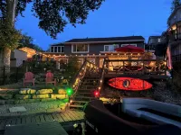 Slice of Heaven Lake Front Cottage with Hottub, Fire Pit, Kayaks & Dog Friendly!