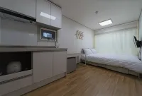 Goseong Sustay Pension - Guest houses