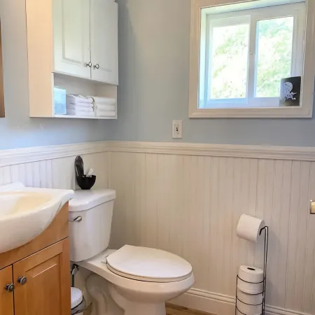 .08 mi walk to the beach, fully equipt home, wifi, quiet neighborhood.