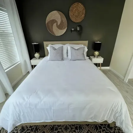 Prime Location! 5min to the Beach/Cruises