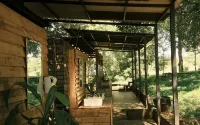 Tropical EGlamping - Pool