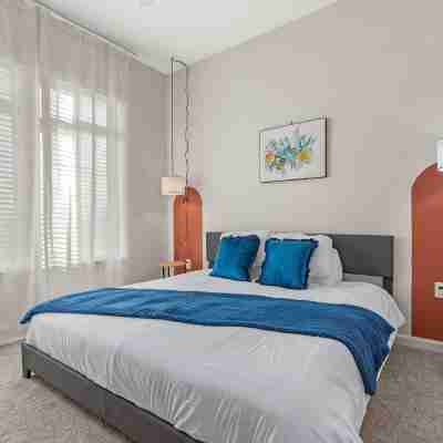 Riviere 2BR Apartment Pet Friendly Oasis Sleeps 6 Close to Epic Universe Pool & Gym Rooms