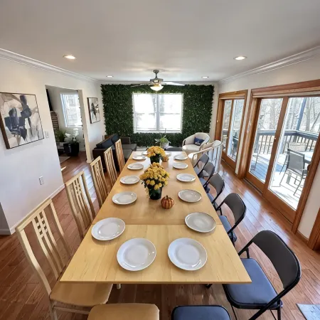 Poconos Idyllic Lakefront House • 12ppl • Gameroom • Hot Tub • Firepit