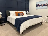 Charming & Spacious Townhome on North College Street in Auburn - บังกะโล