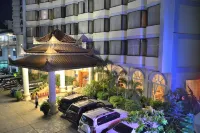 Hotel Mandalay - parking