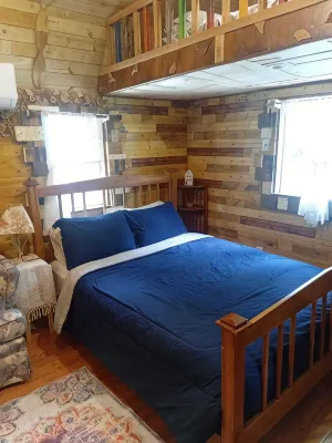 "Laurentius" cozy one room cabin on a Koi Pond
