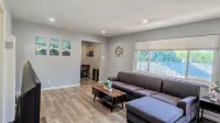261-9 Cozy 2-Bedroom Apartment near Mountain View Downtown