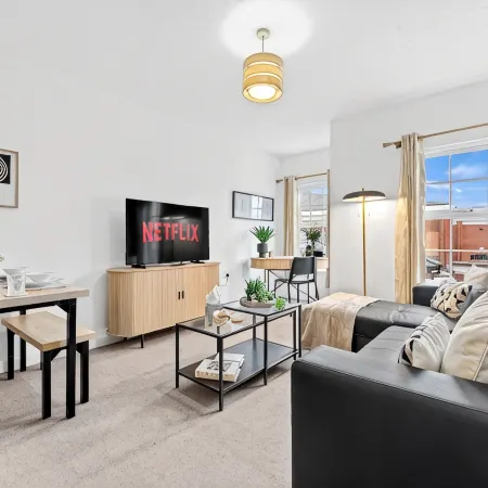 Free Parking | Families |Open plan | Contractors |