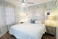 Adorable Beach House, Concha Azul in Sea Beach!