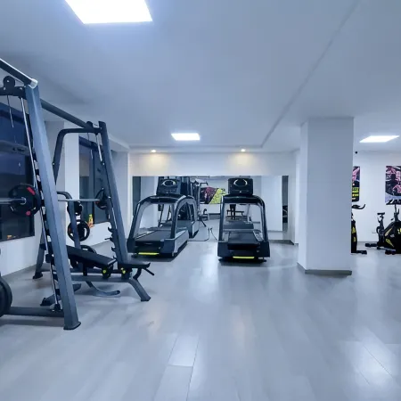 Executive studio suite,heated pool,king bed. Отели рядом с достопримечательностью «Торговый центр Yaya Centre»