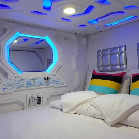 Galaxy Pods Capsule Hotel Boat Quay Отели рядом с достопримечательностью «Станция метро Raffles»