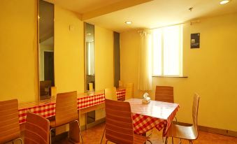 7Days hotel (Shanghai Lujiazui Area Tangqiao Subway Station)