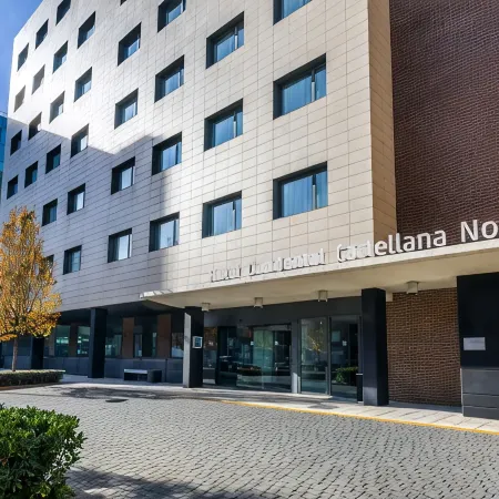 Hotel Zentral Castellana Norte Отели рядом с достопримечательностью «Станция метро Montecarmelo»