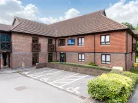 Travelodge Frimley Hotel - 3-Star