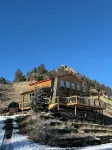 Barrel Sauna! Clean Cabin with Private Creek Access,  Wi-Fi, and Pet Friendly! - Hytter